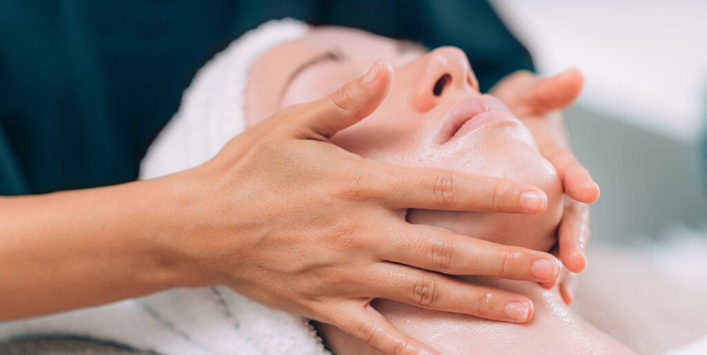 چگونه یک ماسک صورت عمیق برای پاکسازی پوست خود داشته باشید؟